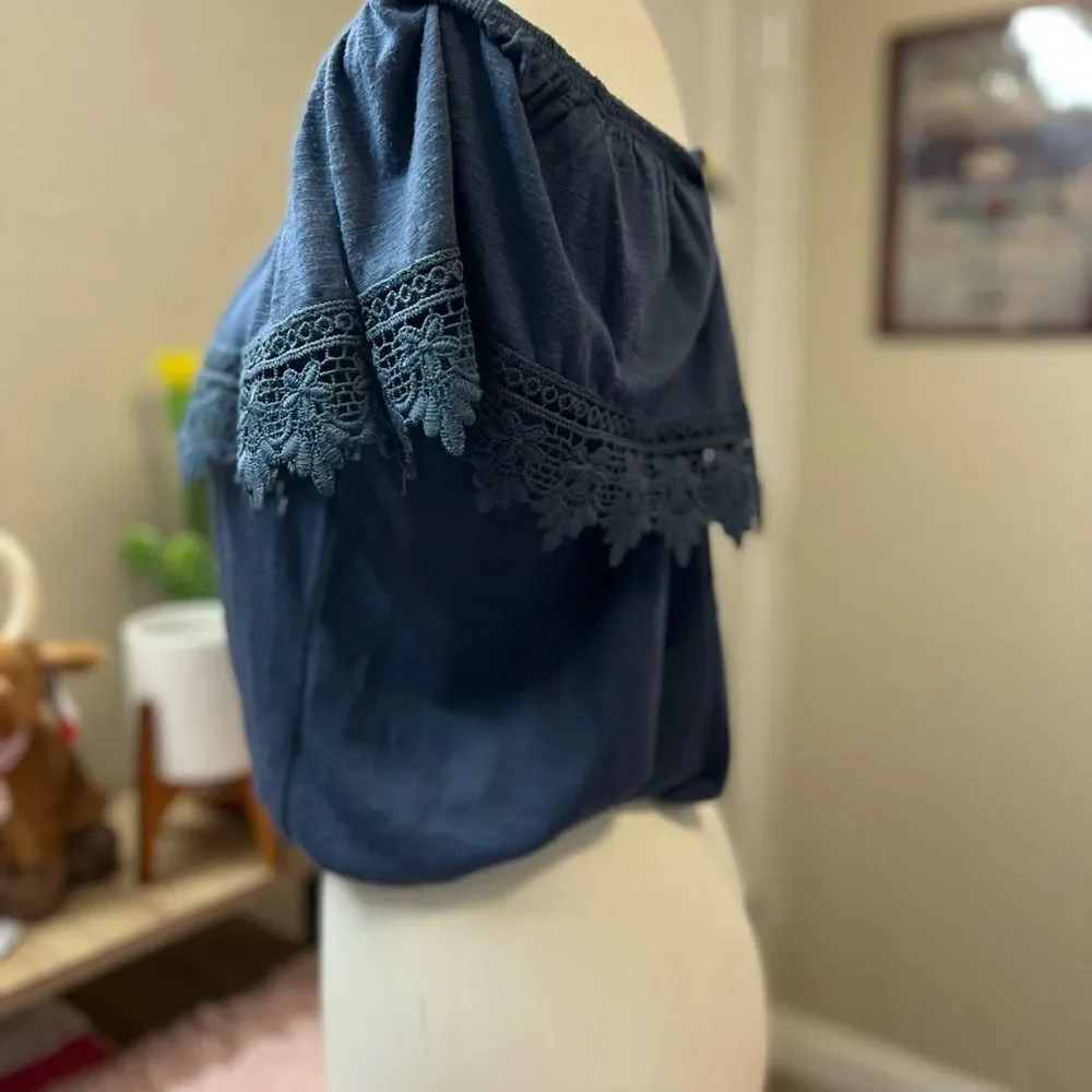 Off the shoulders Blouse - Picture 5 of 5